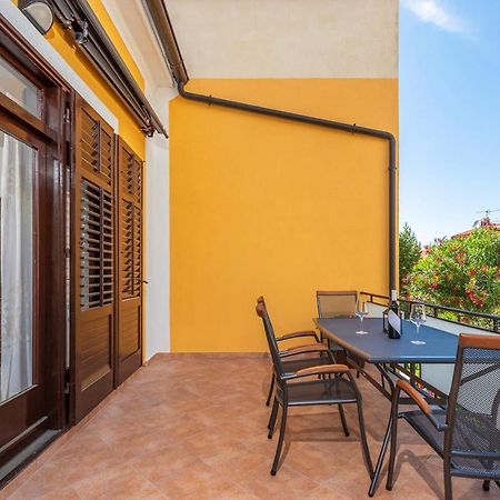 Apartment Lazzarich With Terrace Poreč Exterior foto