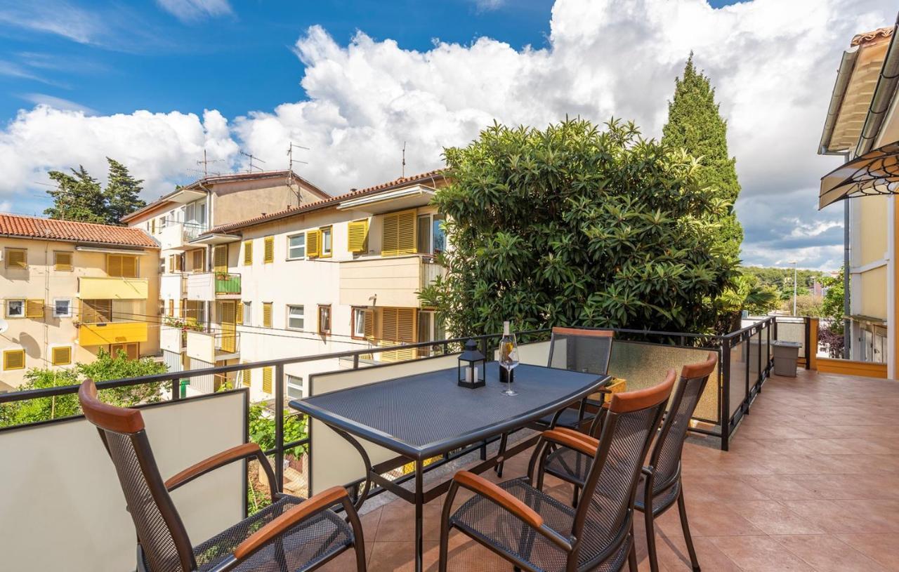 Apartment Lazzarich With Terrace Poreč Exterior foto